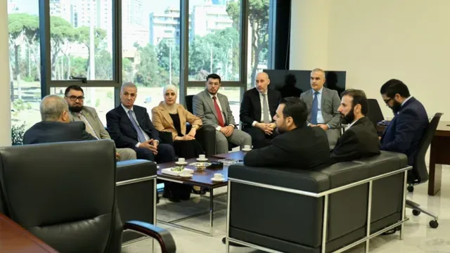 تحقيق رسمي في تسريب صور جوازات سفر الوفد السوري إلى لبنان