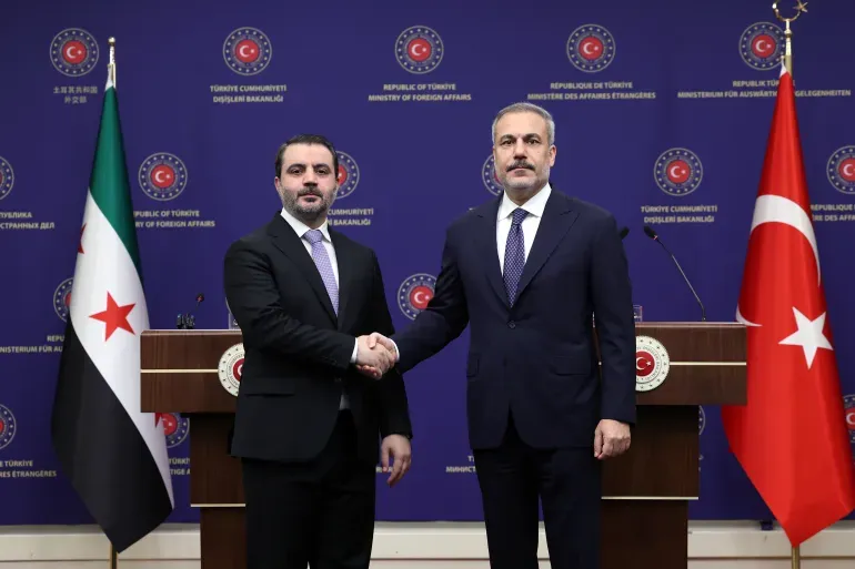 "بلومبيرغ": تركيا تستعد لتزويد سوريا بمعدات عسكرية وتوسيع التعاون الأمني بين البلدين