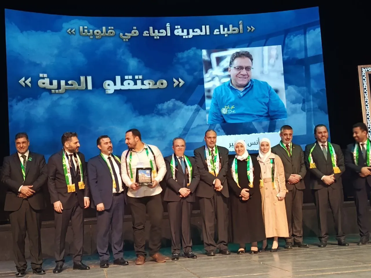 دمشق تختتم مؤتمرها الدولي الأول لطب الأسنان بتكريم شهداء ومعتقلي الثورة