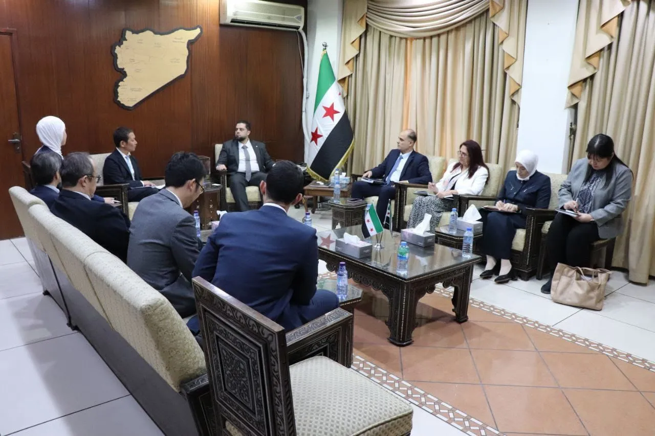 وزير الأشغال يبحث مع الوكالة اليابانية تعزيز التعاون في مجالات إعادة الإعمار