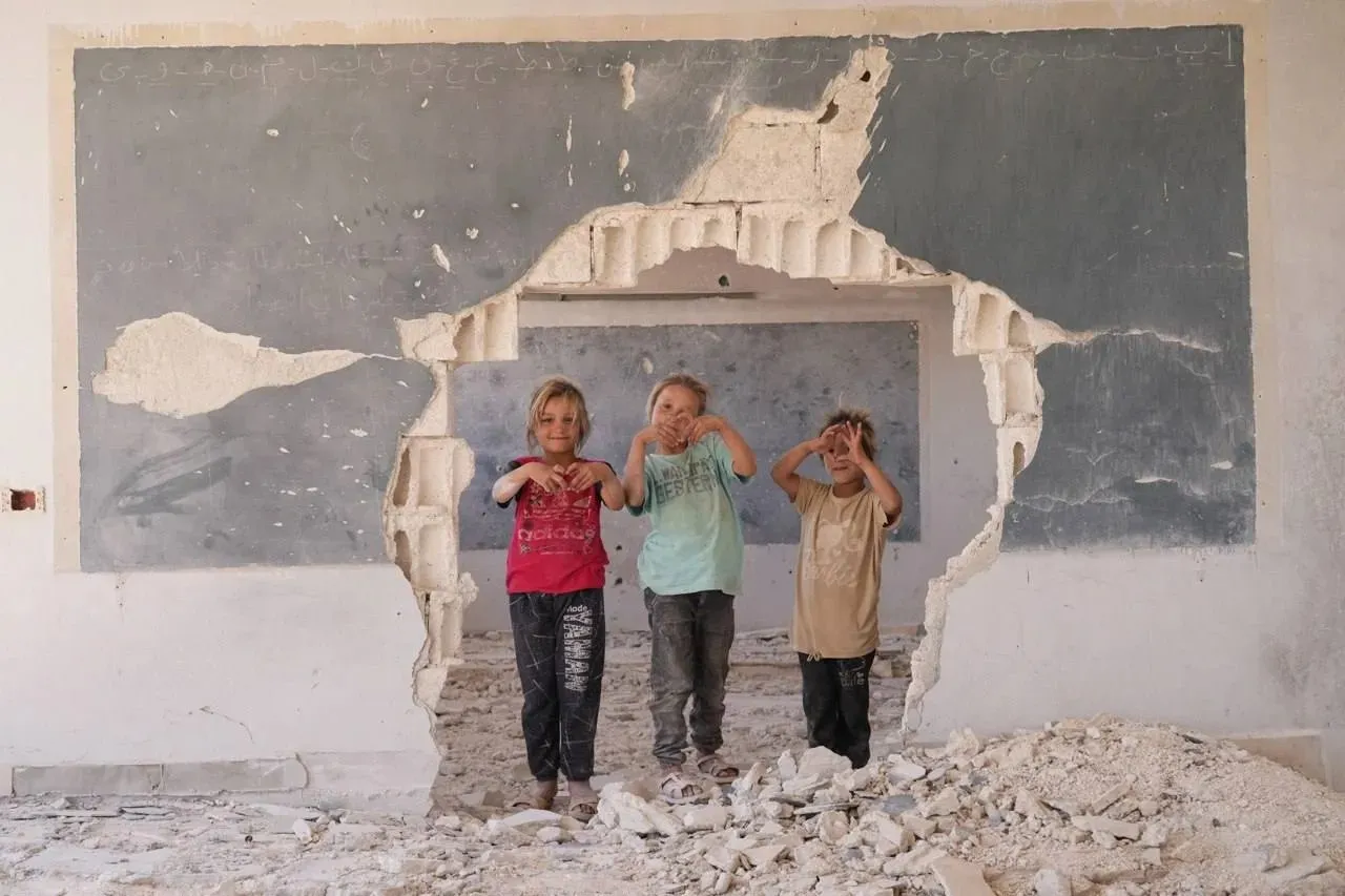 طفولة بين الأنقاض: تحديات الأطفال العائدين في إدلب وحماة