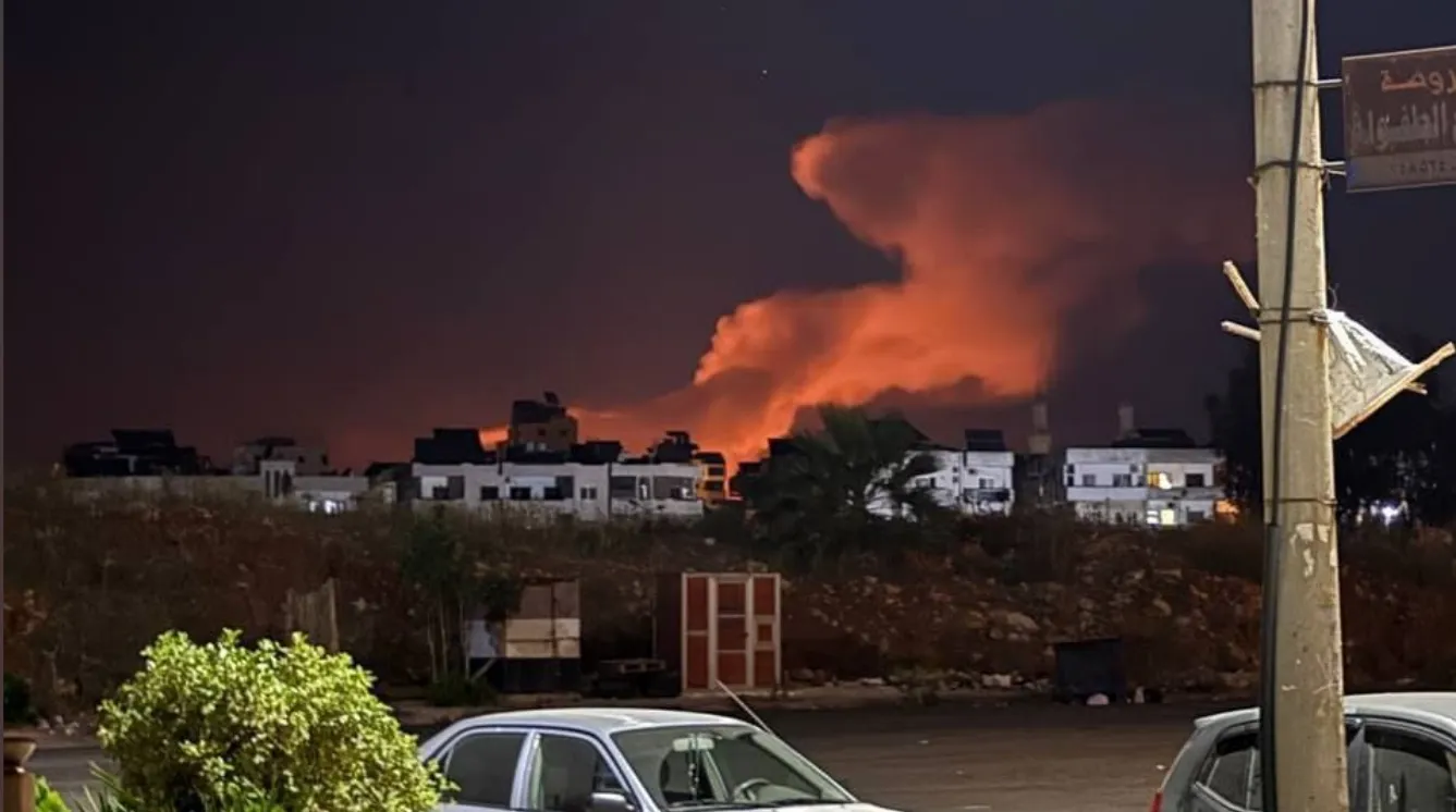 غارات إسرائيلية تستهدف مواقع عسكرية في الساحل وتسفر عن سقوط ضحايا مدنيين