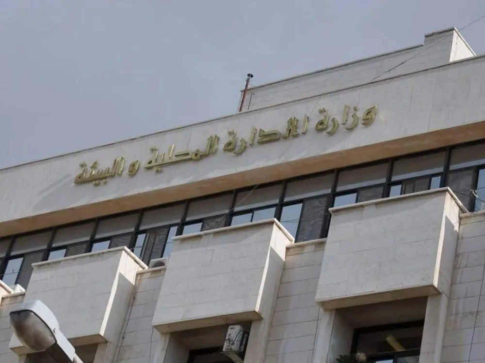 "الإدارة المحلية" تبدأ مقابلات إعادة المفصولين تعسفياً إلى وظائفهم