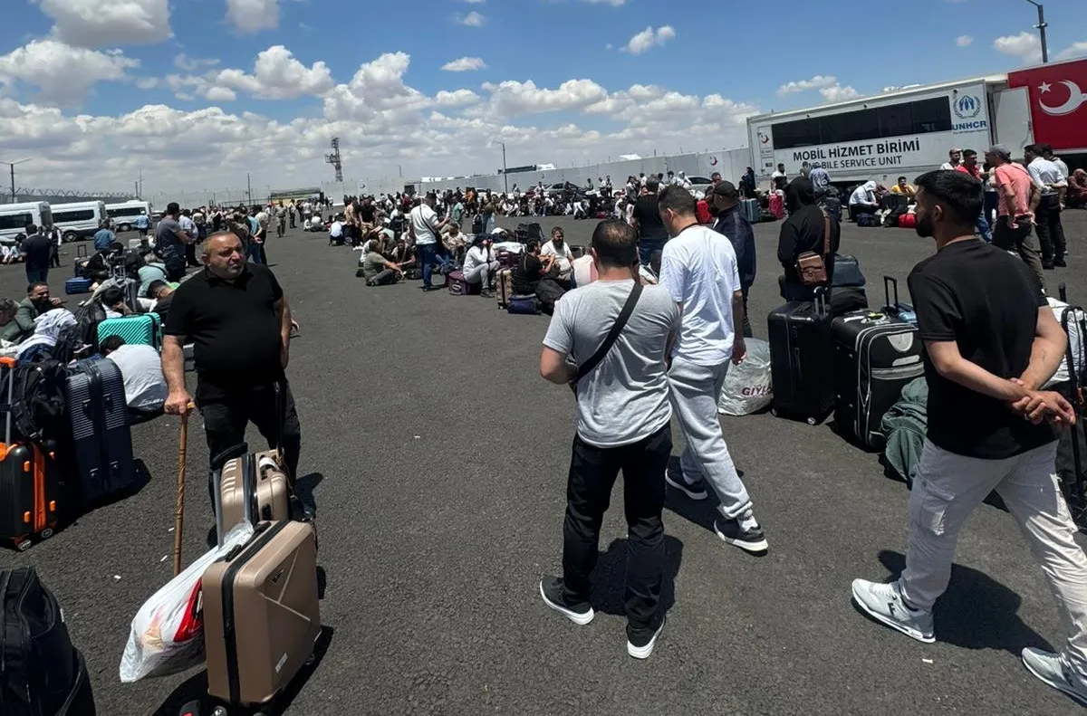 السوريون يعودون إلى قراهم بعد سقوط الأسد: الغربة تودّع والمنازل تُرمَّم