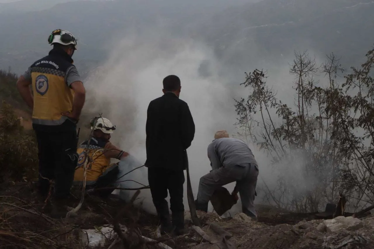 الدفاع المدني السوري يحذر من مسببات الحرائق ويكثّف جهوده لإخماد النيران في ريفي حماة واللاذقية